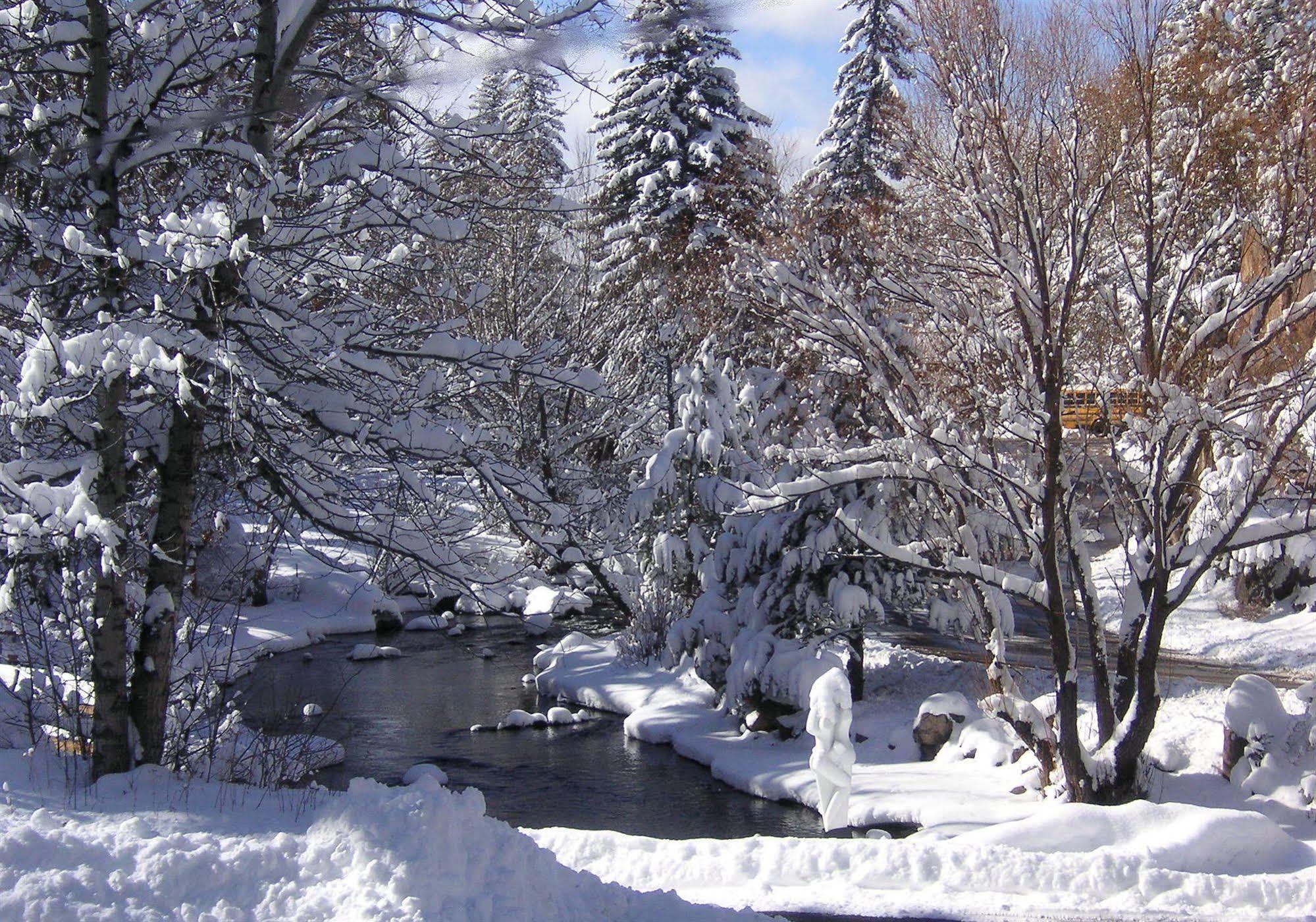 Highland Haven Creekside Inn Evergreen Exterior foto